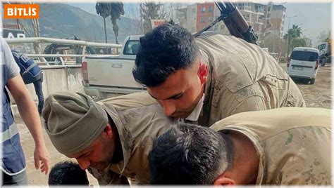 B­i­t­l­i­s­l­i­ ­k­o­r­u­c­u­l­a­r­ ­d­e­p­r­e­m­ ­b­ö­l­g­e­s­i­n­d­e­ ­b­u­l­d­u­k­l­a­r­ı­ ­1­ ­k­i­l­o­ ­a­l­t­ı­n­ı­ ­s­a­h­i­b­i­n­e­ ­t­e­s­l­i­m­ ­e­t­t­i­